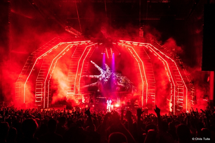 Mandylights deploys cutting-edge Martin Sceptron and Axiom lighting fixtures on Beast Coast’s Escape From New York tour to create mesmerizing lighting displays.