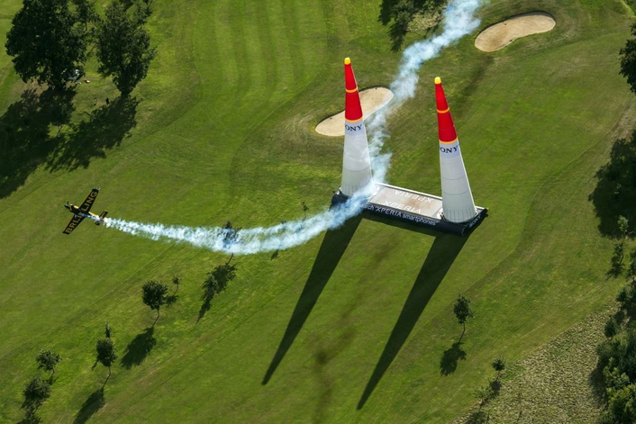 British pilot Bonhomme clings to the lead as Red Bull Air Race lands in Ascot