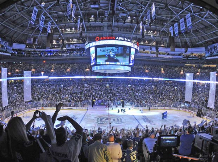Canucks finally welcome fans back to Rogers Arena