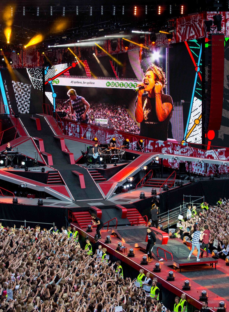 Brilliant Stages Delivers Skatepark for One Direction "Where We Are